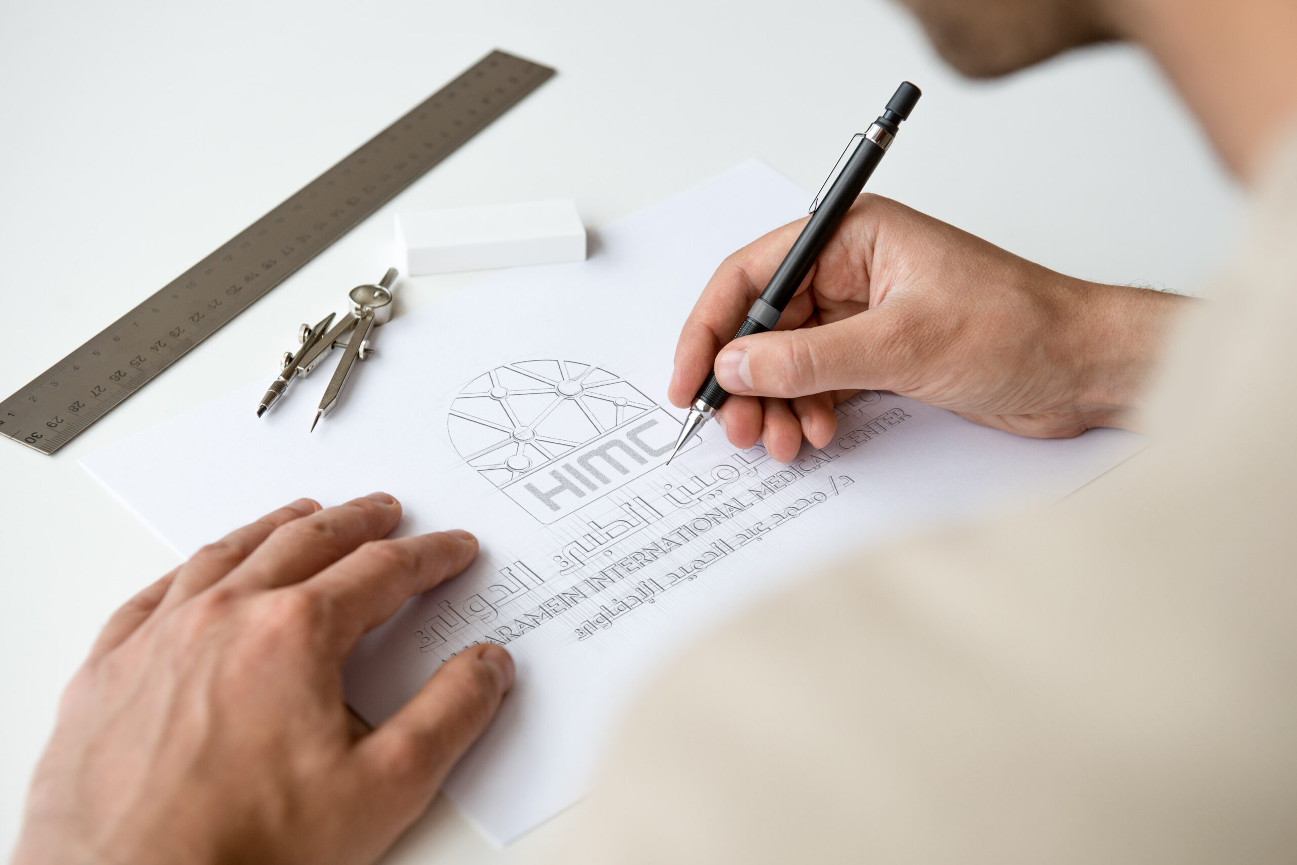 تصميم شعار مركز الحرمين الطبي الدولي